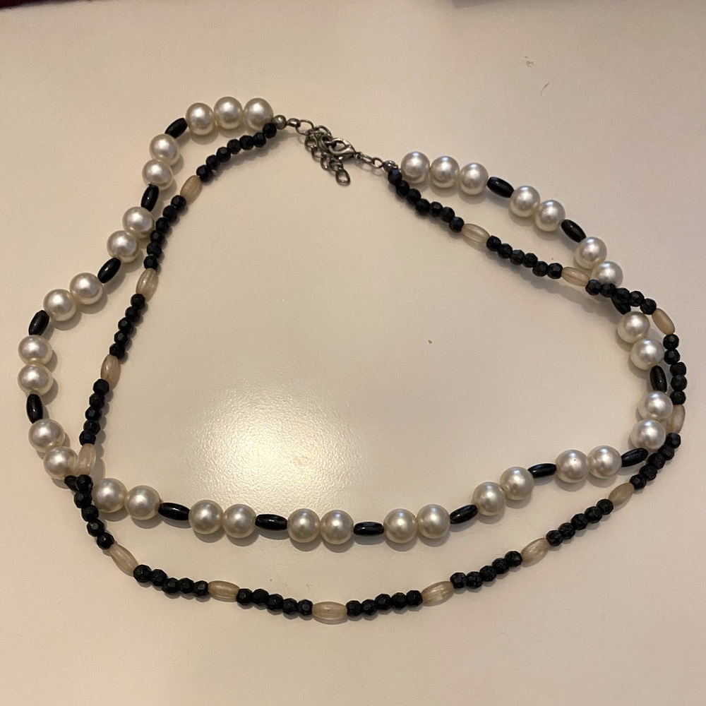 Pearly white and black necklace